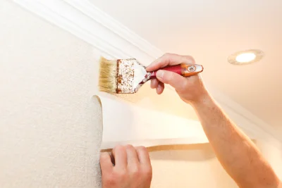 Pose de papier peint à Kirchberg — revêtements muraux et toiles de verre